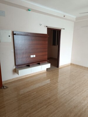 Room in 3 BHK Apartment at Amrapali Kingswood, Sector 4 Greater Noida – for Rent