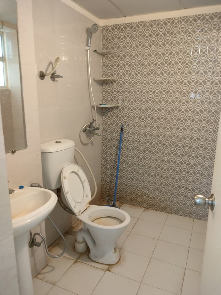 Bathroom, amrapali-kingswood 3 Bedroom 1425 Sq.Ft. Apartment In Sector 4 Greater Noida Greater Noida 9282266