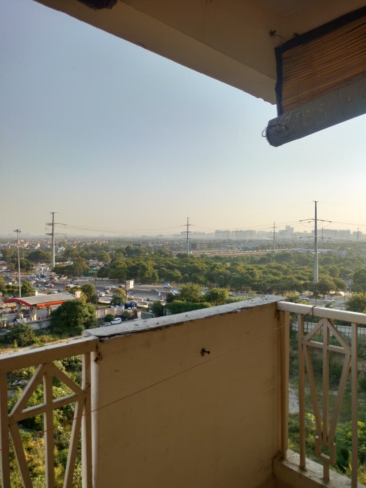 Swimming Pool, amrapali-golf-homes 3 Bedroom 1425 Sq.Ft. Apartment In Sector 4 Greater Noida Greater Noida 9282272