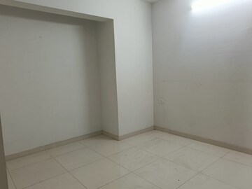 Room in 1 BHK Apartment at Lodha Amara, Kolshet Road – for Rent