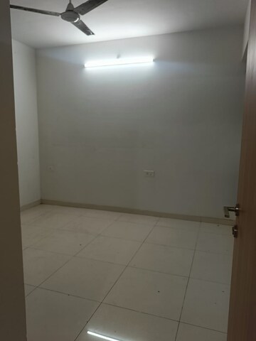 Room in 1 BHK Apartment at Lodha Amara, Kolshet Road – for Rent