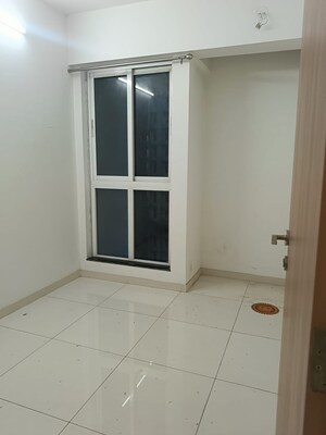 Room in 1 BHK Apartment at Lodha Amara, Kolshet Road – for Rent