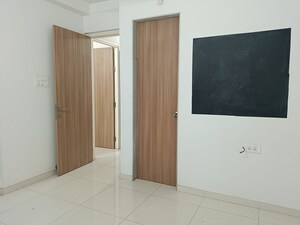 Room in 1 BHK Apartment at Lodha Amara, Kolshet Road – for Rent