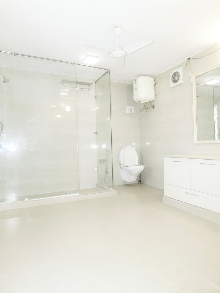 Attached Bathroom, sainik farm 4 Bedroom 1800 Sq.Ft. Villa In Sainik Farm Delhi 9282327