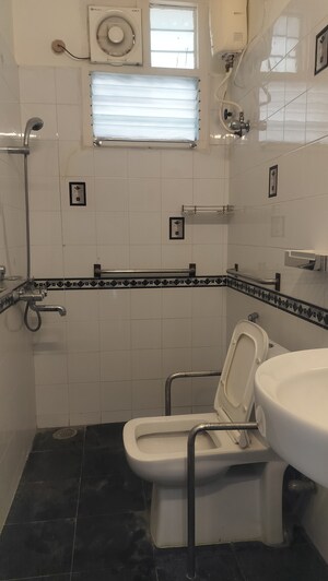 Bathroom in 5 BHK Independent House at Jubilee Hills – for Rent