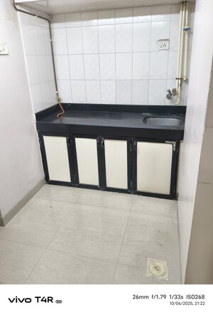 Room in 1 BHK Apartment at Prabhadevi CHS, Prabhadevi – for Rent