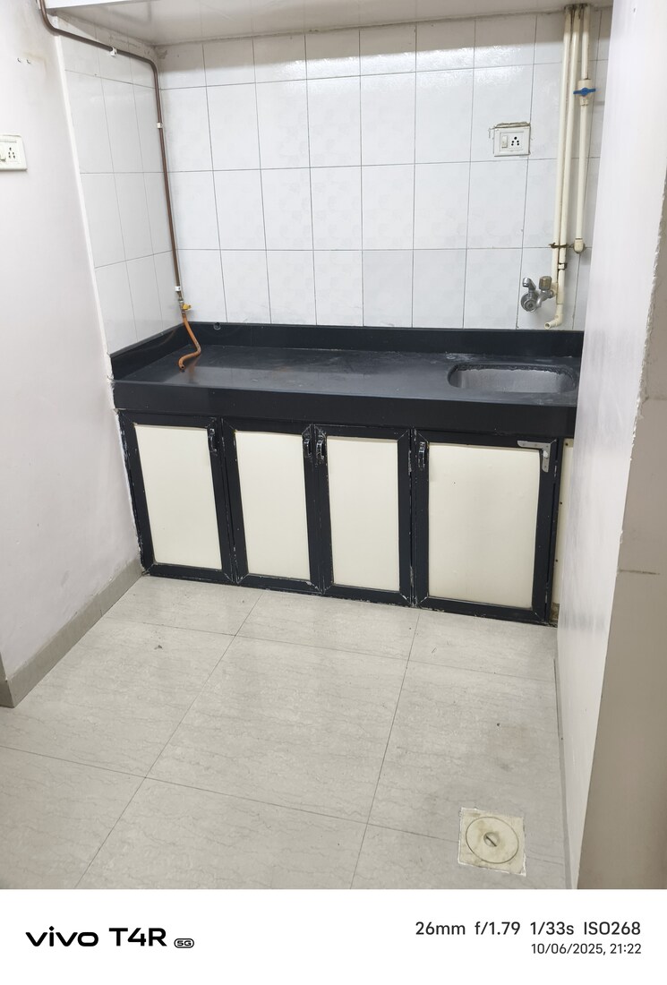 Room, prabhadevi-chs 1 Bedroom 325 Sq.Ft. Apartment In Prabhadevi Mumbai 9282344