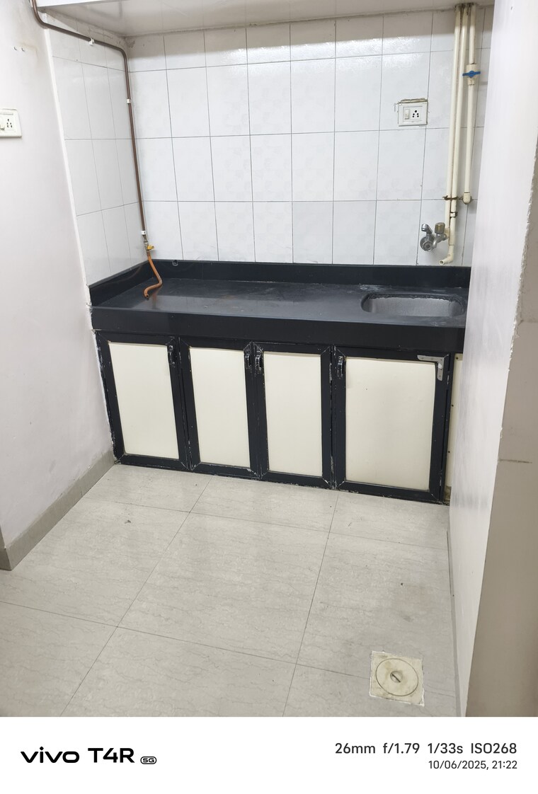 Room, prabhadevi-chs 1 Bedroom 325 Sq.Ft. Apartment In Prabhadevi Mumbai 9282344