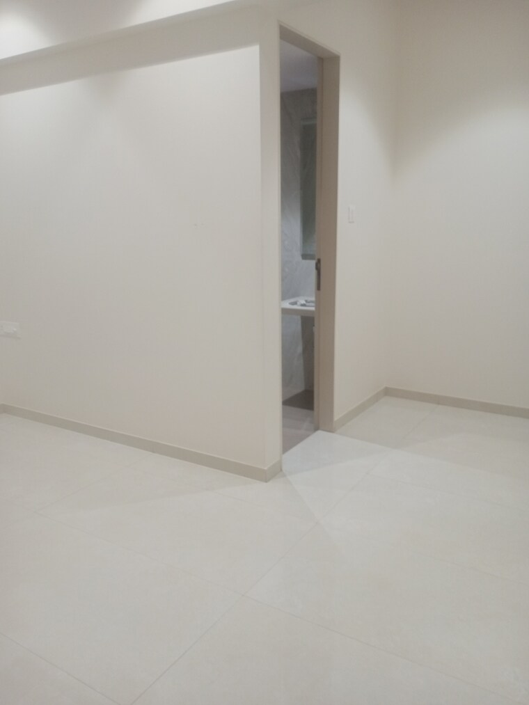 Room, sonam-indraneel Commercial Shop 1700 Sq.Ft. In Mira Road Thane 9282357