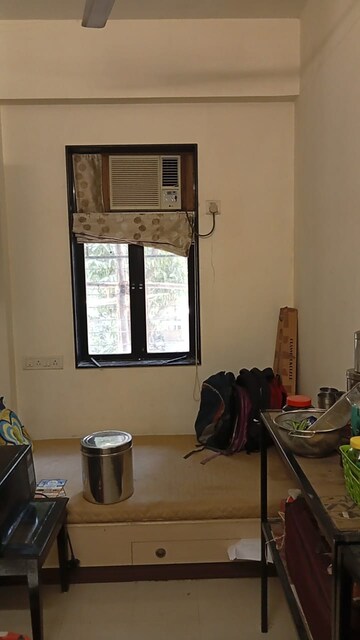 Furnished Amenities in 1.5 BHK Apartment at Shivaji Nivas, Dadar West – for Rent