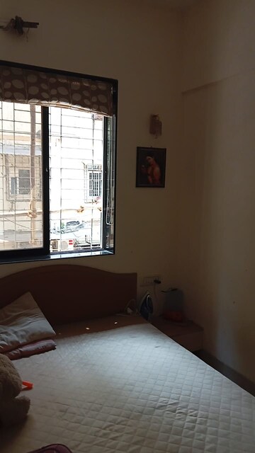 Room in 1.5 BHK Apartment at Shivaji Nivas, Dadar West – for Rent