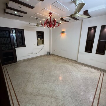 Room in 4 BHK Builder Floor at Paschim Vihar – for Rent