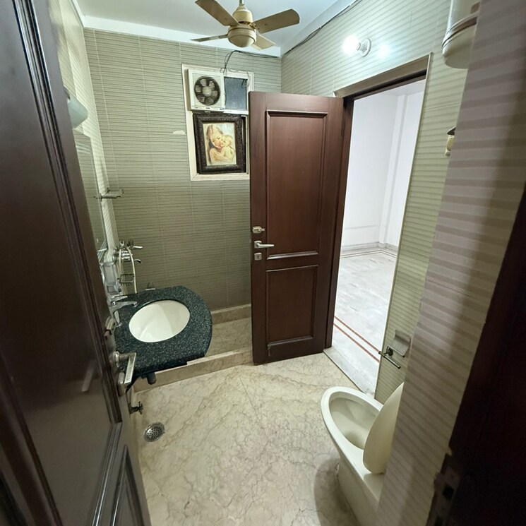 Bathroom, paschim vihar 4 Bedroom 2350 Sq.Ft. Builder Floor In Paschim Vihar Delhi 9282375