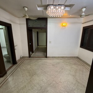 Room in 4 BHK Builder Floor at Paschim Vihar – for Rent