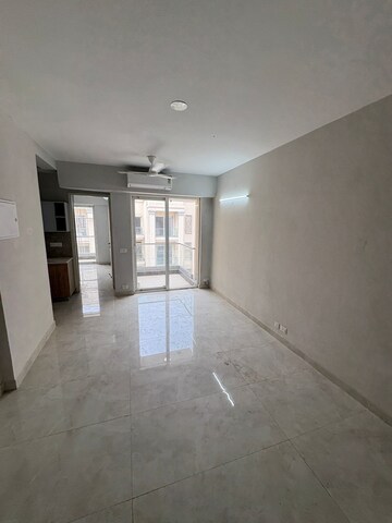 Room in 3 BHK Apartment at Signature Global City, Sector 37d – for Rent