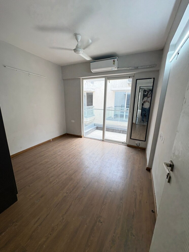 Room, signature-global-city 3 Bedroom 1300 Sq.Ft. Apartment In Sector 37d Gurgaon 9282374