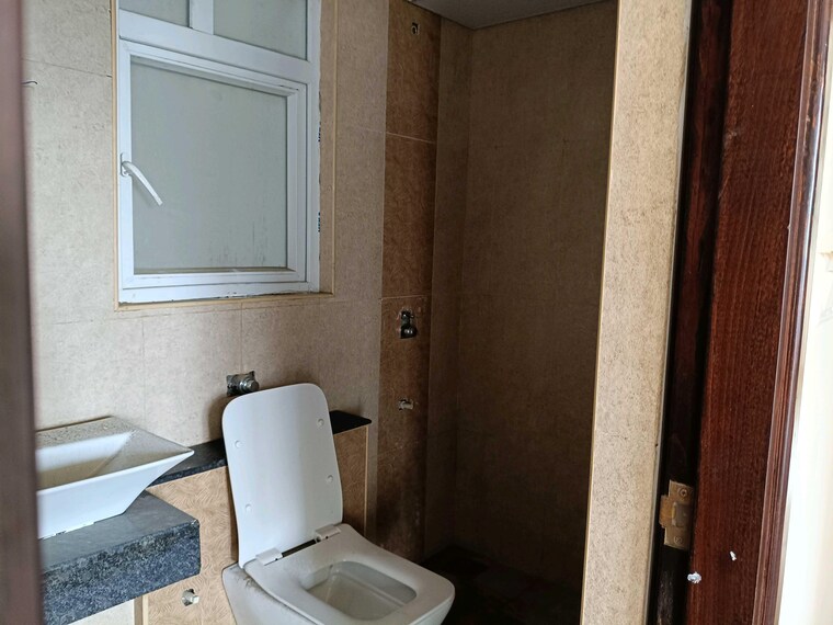 Bathroom, purvankara-emerald-bay 3 Bedroom 1520 Sq.Ft. Apartment In Mundhwa Pune 9282387