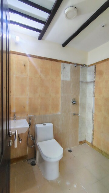 Furnished Amenities in 3 BHK Builder Floor at Hong Kong Bazaar, Sector 57 – for Rent
