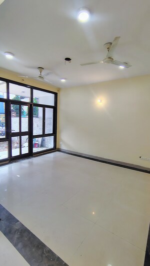 Room in 3 BHK Builder Floor at Hong Kong Bazaar, Sector 57 – for Rent
