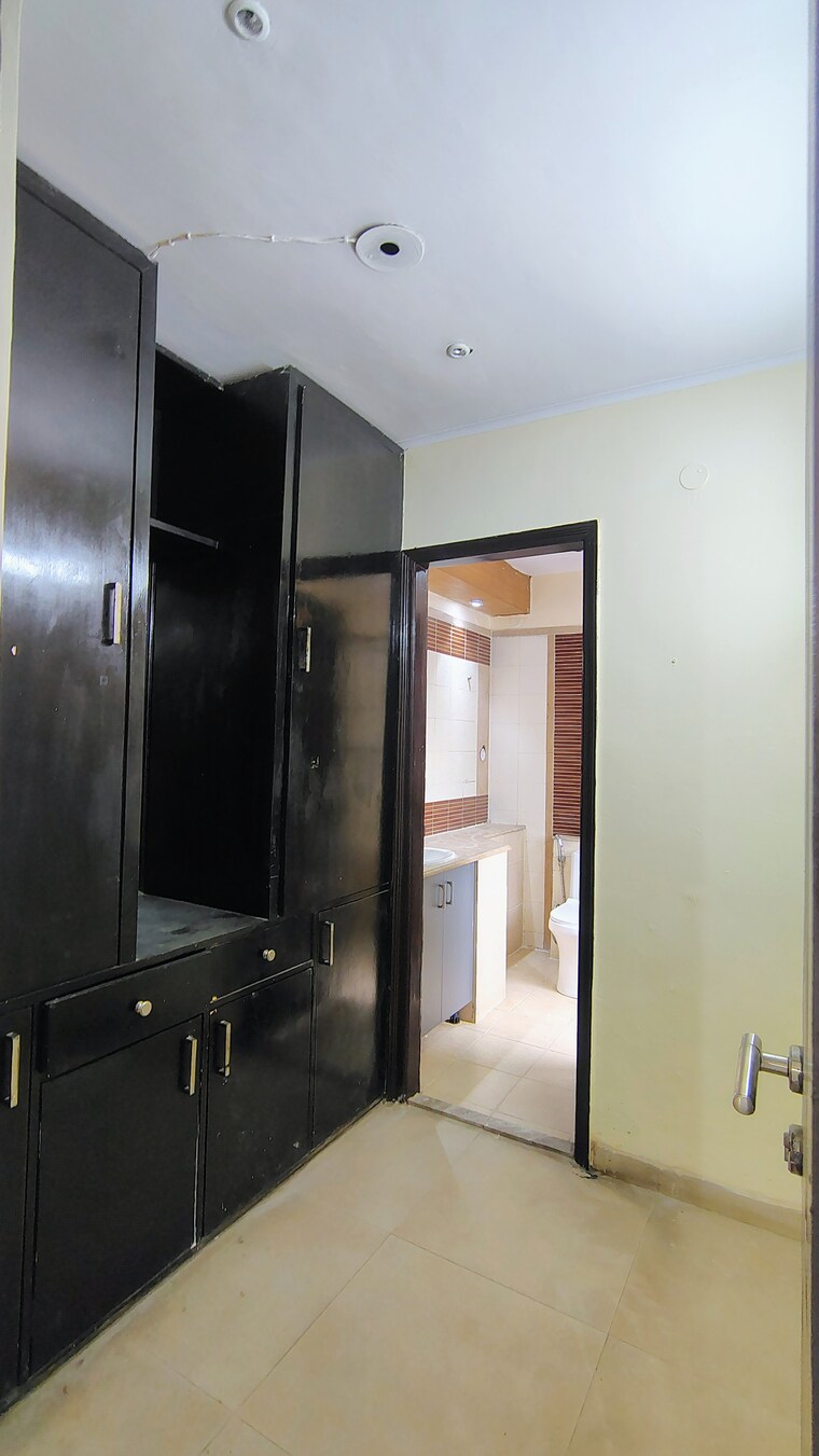 Kitchen, hong-kong-bazaar 3 Bedroom 1800 Sq.Ft. Builder Floor In Sector 57 Gurgaon 9282440