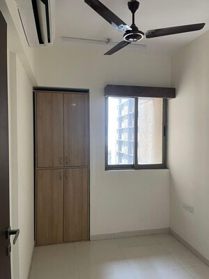 1 BHK Apartment For Rent in Velocity Hill Spring Phase II, Ghodbunder Road