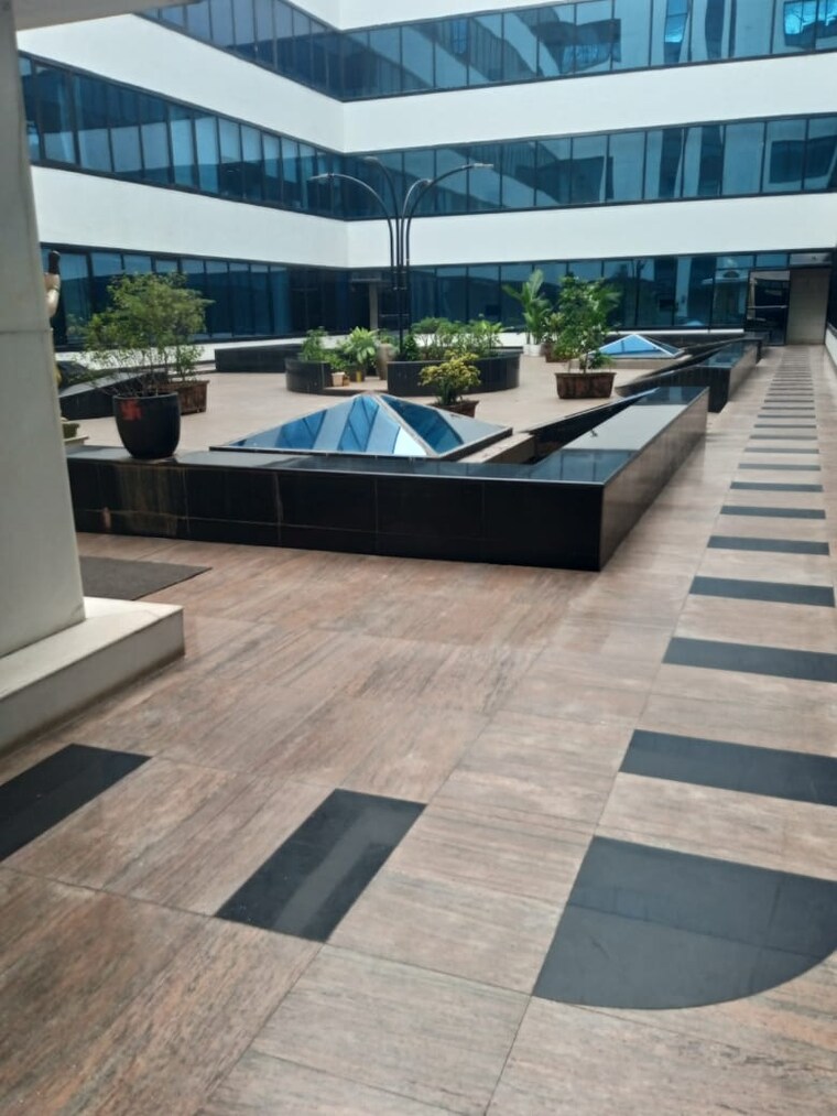 Balcony, vip-plaza Commercial Office Space 2989 Sq.Ft. In Jogeshwari West Mumbai 9282443