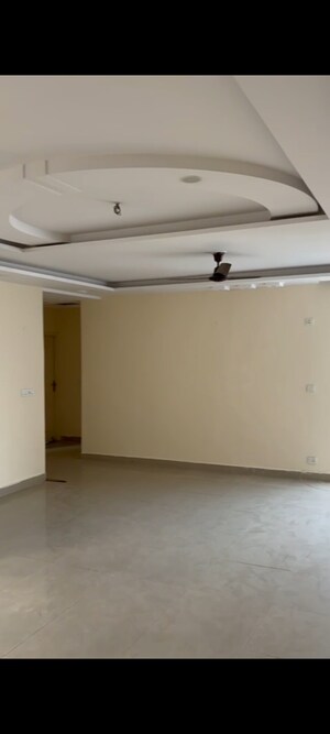 Room in 3.5 BHK Apartment at Rishita Celebrity Greens, Sushant Golf City – for Rent