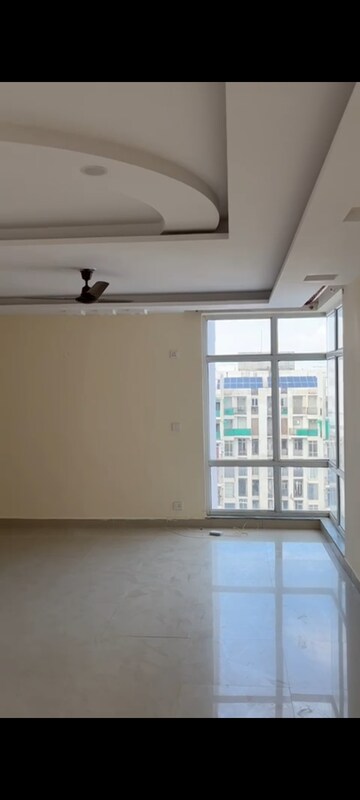 Room in 3.5 BHK Apartment at Rishita Celebrity Greens, Sushant Golf City – for Rent