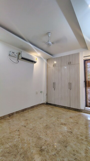 Room in 3 BHK Builder Floor at Hong Kong Bazaar, Sector 57 – for Rent