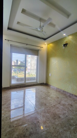 Room in 3 BHK Builder Floor at Hong Kong Bazaar, Sector 57 – for Rent