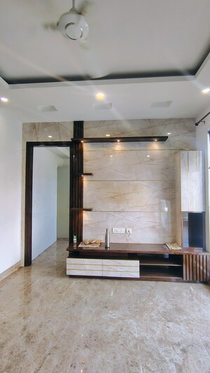 Furnished Amenities in 3 BHK Builder Floor at Hong Kong Bazaar, Sector 57 – for Rent