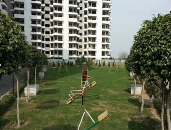 Supertech Green Village