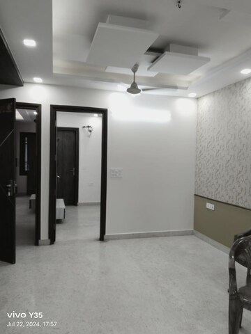 Room in 3 BHK Builder Floor at Paschim Vihar – for Rent