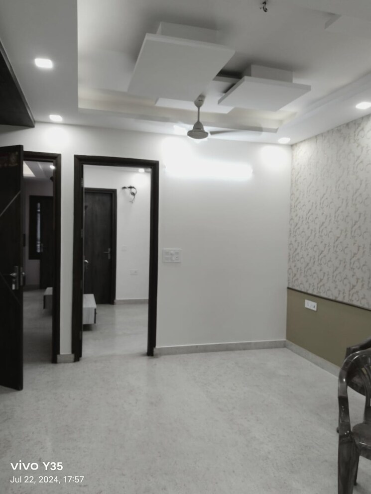 Room, paschim vihar 3 Bedroom 1000 Sq.Ft. Builder Floor In Paschim Vihar Delhi 9282501
