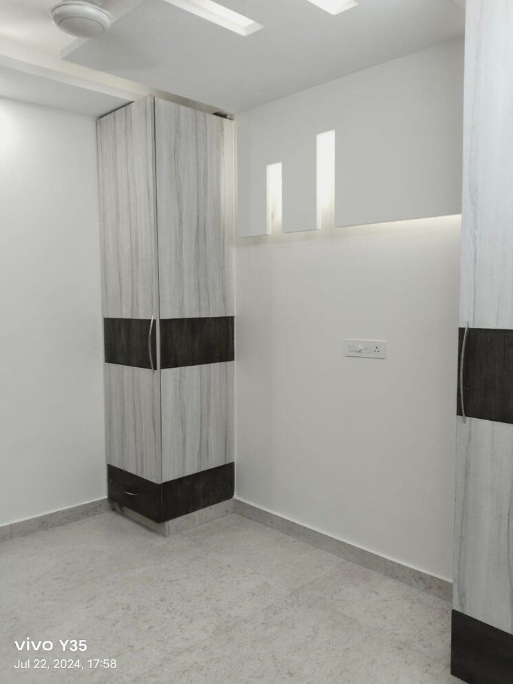 Room, paschim vihar 3 Bedroom 1000 Sq.Ft. Builder Floor In Paschim Vihar Delhi 9282501