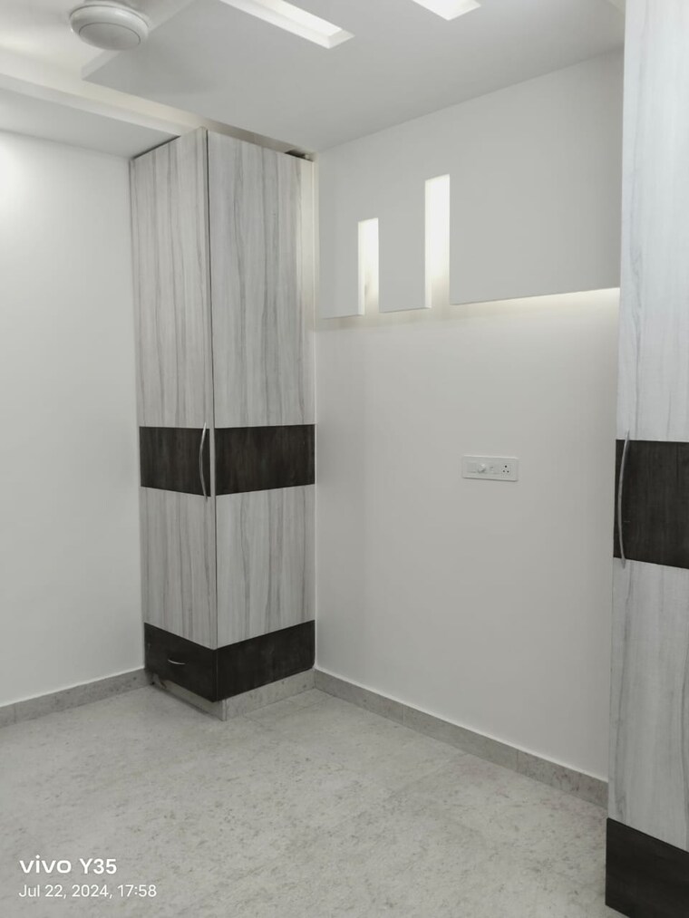 Room, paschim vihar 3 Bedroom 1000 Sq.Ft. Builder Floor In Paschim Vihar Delhi 9282501