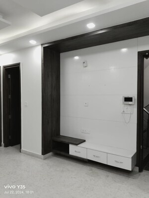 Room in 3 BHK Builder Floor at Paschim Vihar – for Rent