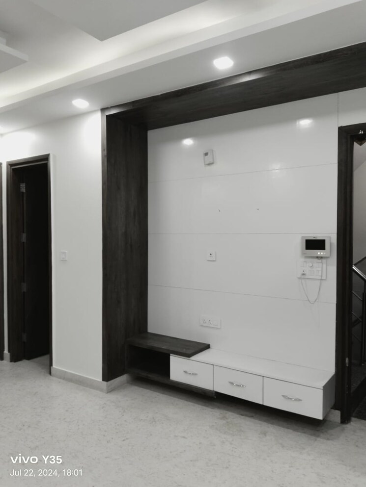 Room, paschim vihar 3 Bedroom 1000 Sq.Ft. Builder Floor In Paschim Vihar Delhi 9282501