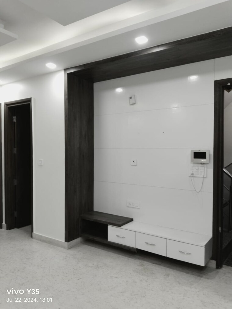 Room, paschim vihar 3 Bedroom 1000 Sq.Ft. Builder Floor In Paschim Vihar Delhi 9282501