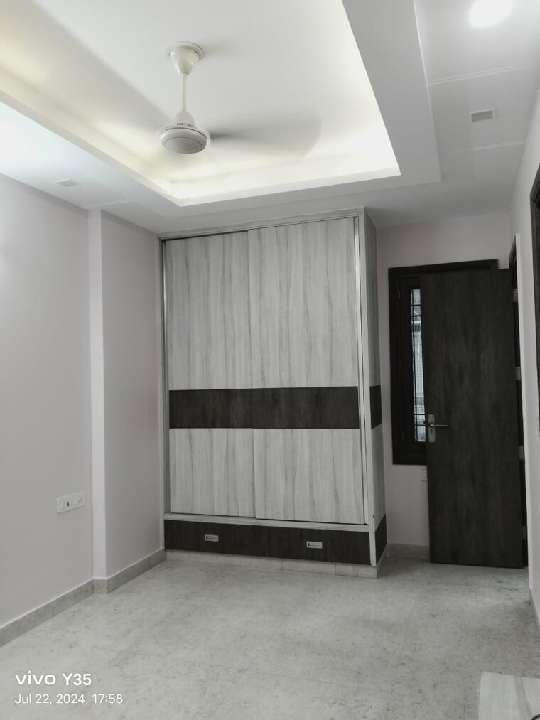 Room, paschim vihar 3 Bedroom 1000 Sq.Ft. Builder Floor In Paschim Vihar Delhi 9282501
