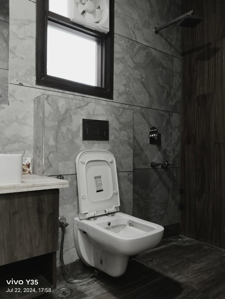Bathroom, paschim vihar 3 Bedroom 1000 Sq.Ft. Builder Floor In Paschim Vihar Delhi 9282501