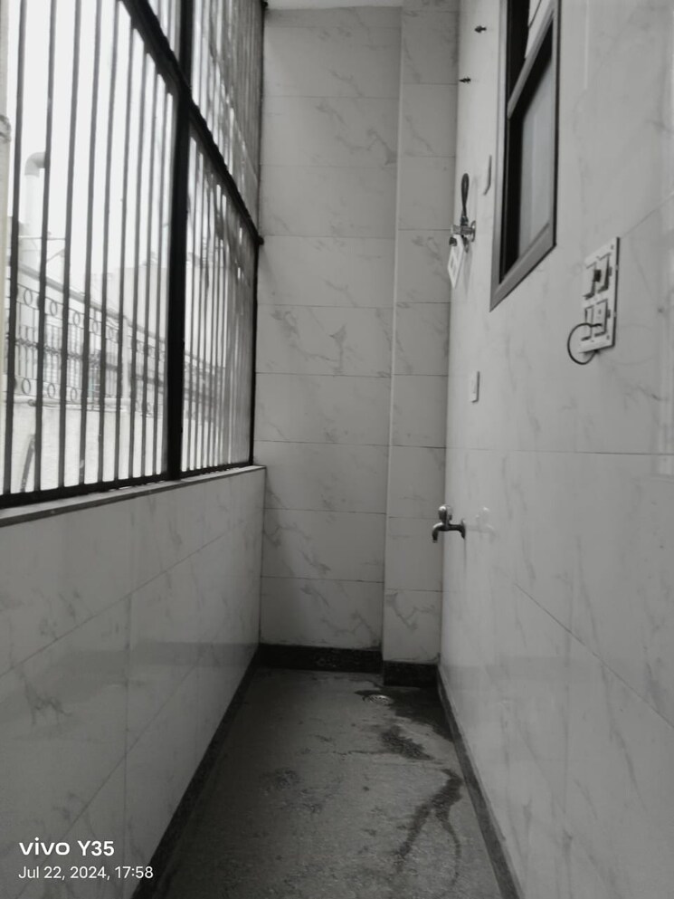 Bathroom, paschim vihar 3 Bedroom 1000 Sq.Ft. Builder Floor In Paschim Vihar Delhi 9282501