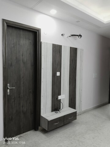 Building Lobby in 3 BHK Builder Floor at Paschim Vihar – for Rent