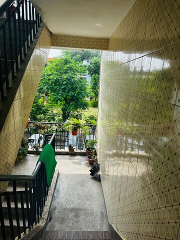  2 BHK Apartment at Paschim Vihar – for Rent