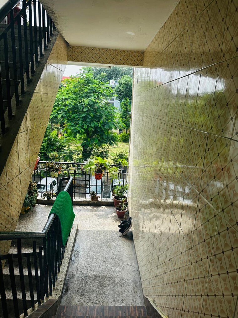 Other, paschim vihar 2 Bedroom 1200 Sq.Ft. Apartment In Paschim Vihar Delhi 9282525