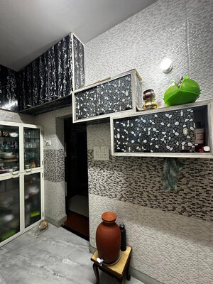 Room in 2 BHK Apartment at Paschim Vihar – for Rent