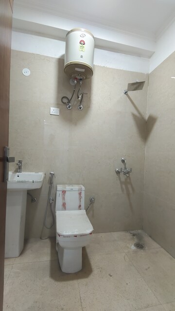 Bathroom in 3 BHK Builder Floor at Palm Residency Chhatarpur, Chattarpur – for Rent