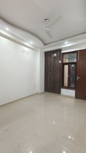 Room in 3 BHK Builder Floor at Palm Residency Chhatarpur, Chattarpur – for Rent