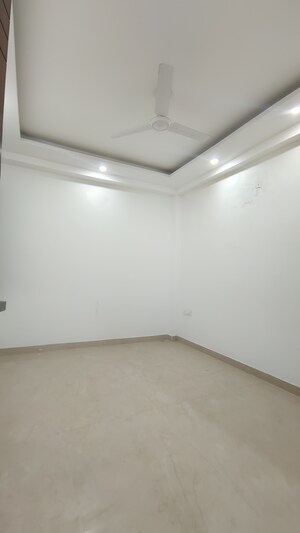 Room in 3 BHK Builder Floor at Palm Residency Chhatarpur, Chattarpur – for Rent