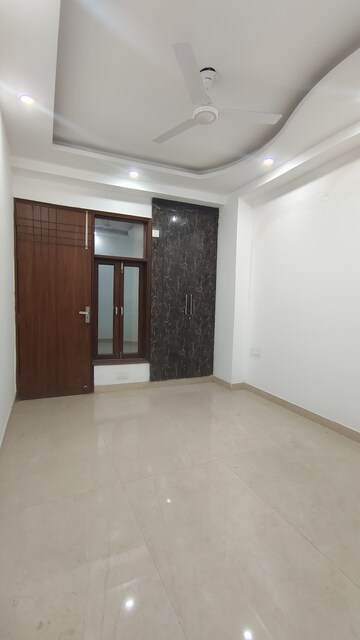 Room in 3 BHK Builder Floor at Palm Residency Chhatarpur, Chattarpur – for Rent